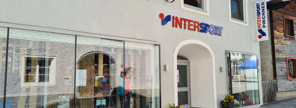 Hauptgeschäft im Zentrum INTERSPORT Außenbereich